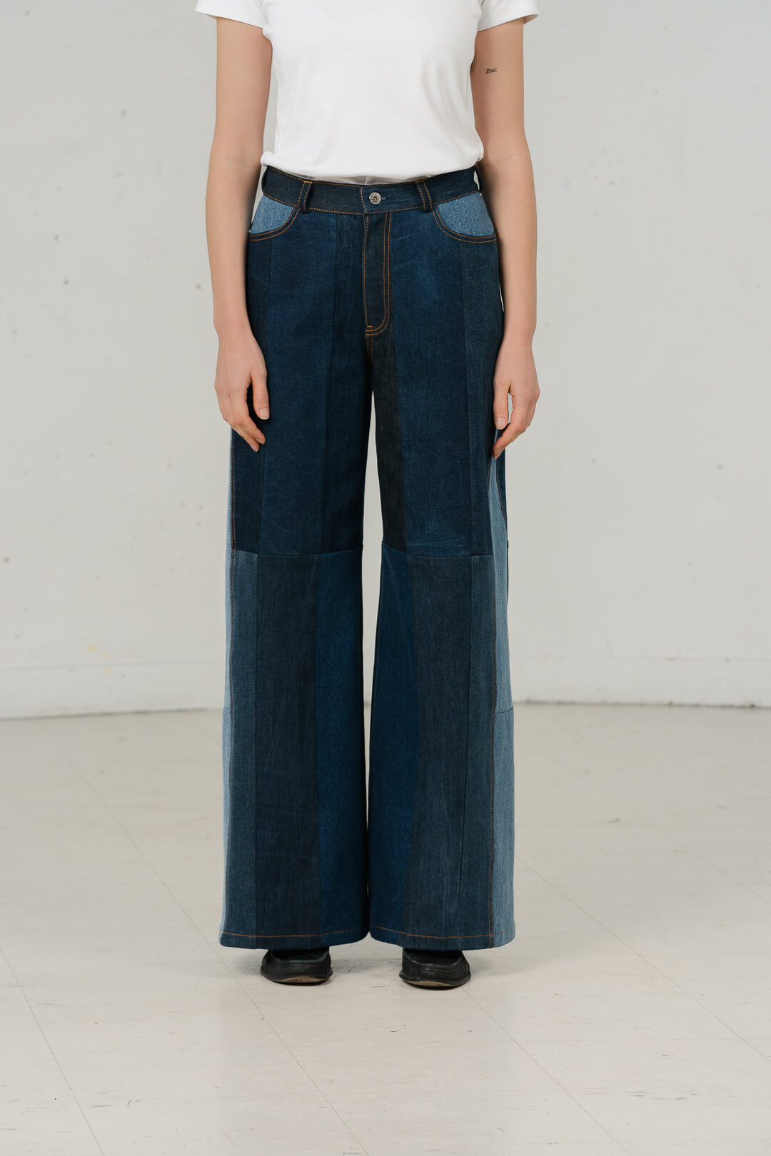 Jean patchwork femme large avec bouton bleu